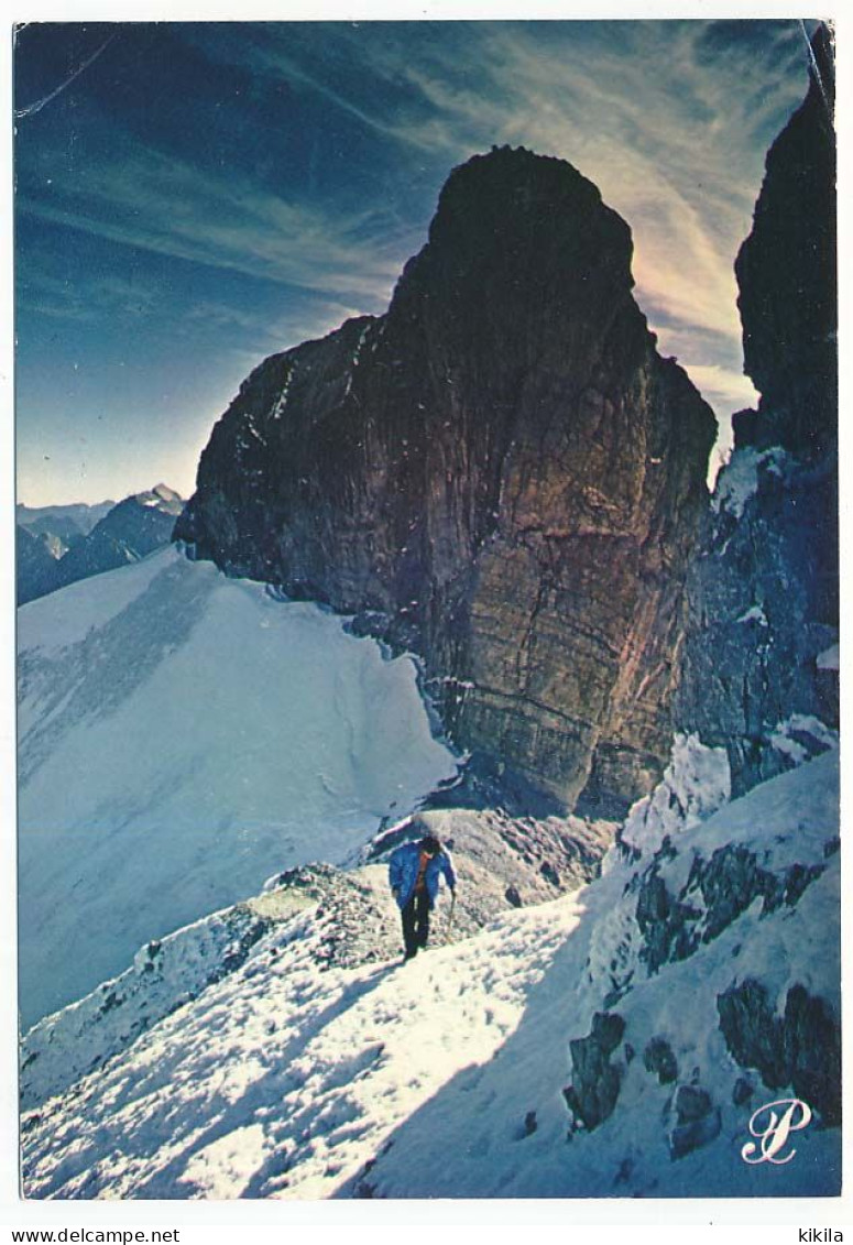 CPSM / CPM 10.5 X 15 Prestige PYRENEES CENTRALES  Randonneur Sur Un Glacier Au Pied D'un Pic - Languedoc-Roussillon