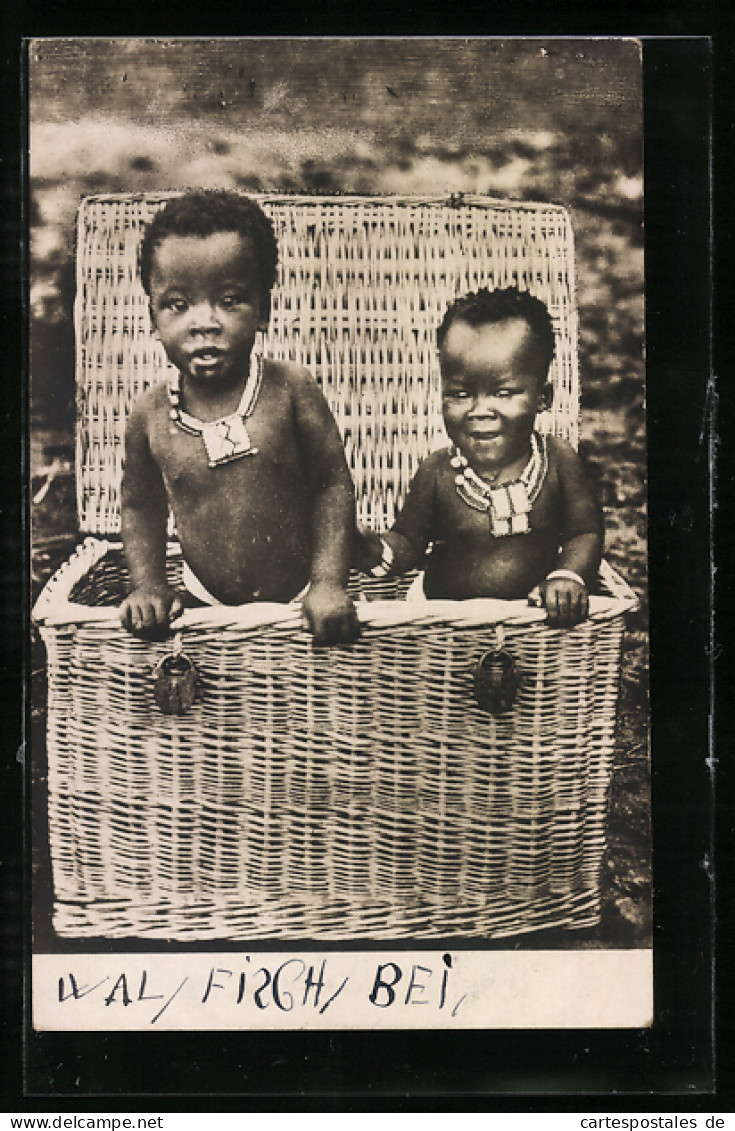 CPA Zwei Afrikanische Kleinkinder In Einem Korb  - Sin Clasificación