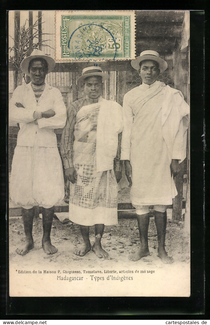 CPA Drei Männer In Madagascar In Einer Mischung Aus Indigener Et Europäischer Kleidung  - Zonder Classificatie