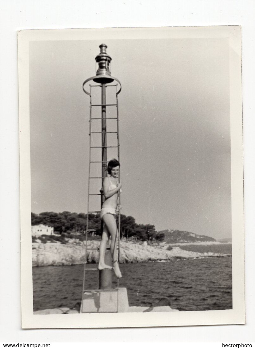 Snapshot Superbe Portrait Jeune Femme 60s Mer Ocean Maillot De Bai Pin-up - Anonymous Persons