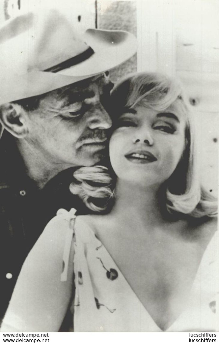 Marilyn Monroe Et Clark Gable - Photo De Presse - Rétro Pour Les 25 Ans De Sa Mort - Voir Verso -  2 Scans - Sin Clasificación
