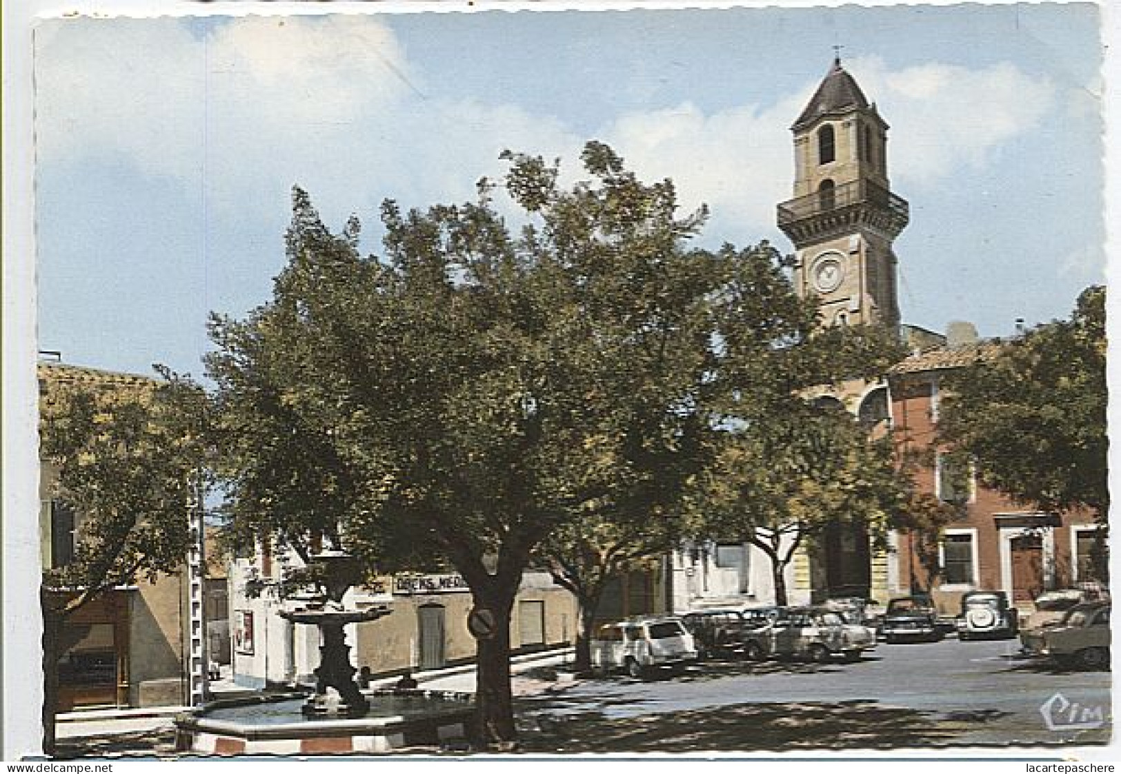 X117799 GARD VAUVERT PLACE DE L' EGLISE TOUR DE L' HORLOGE SIMCA ARONDE TRACTION AVANT CITROEN BREAK PEUGEOT DOCKS MERID - Sonstige & Ohne Zuordnung