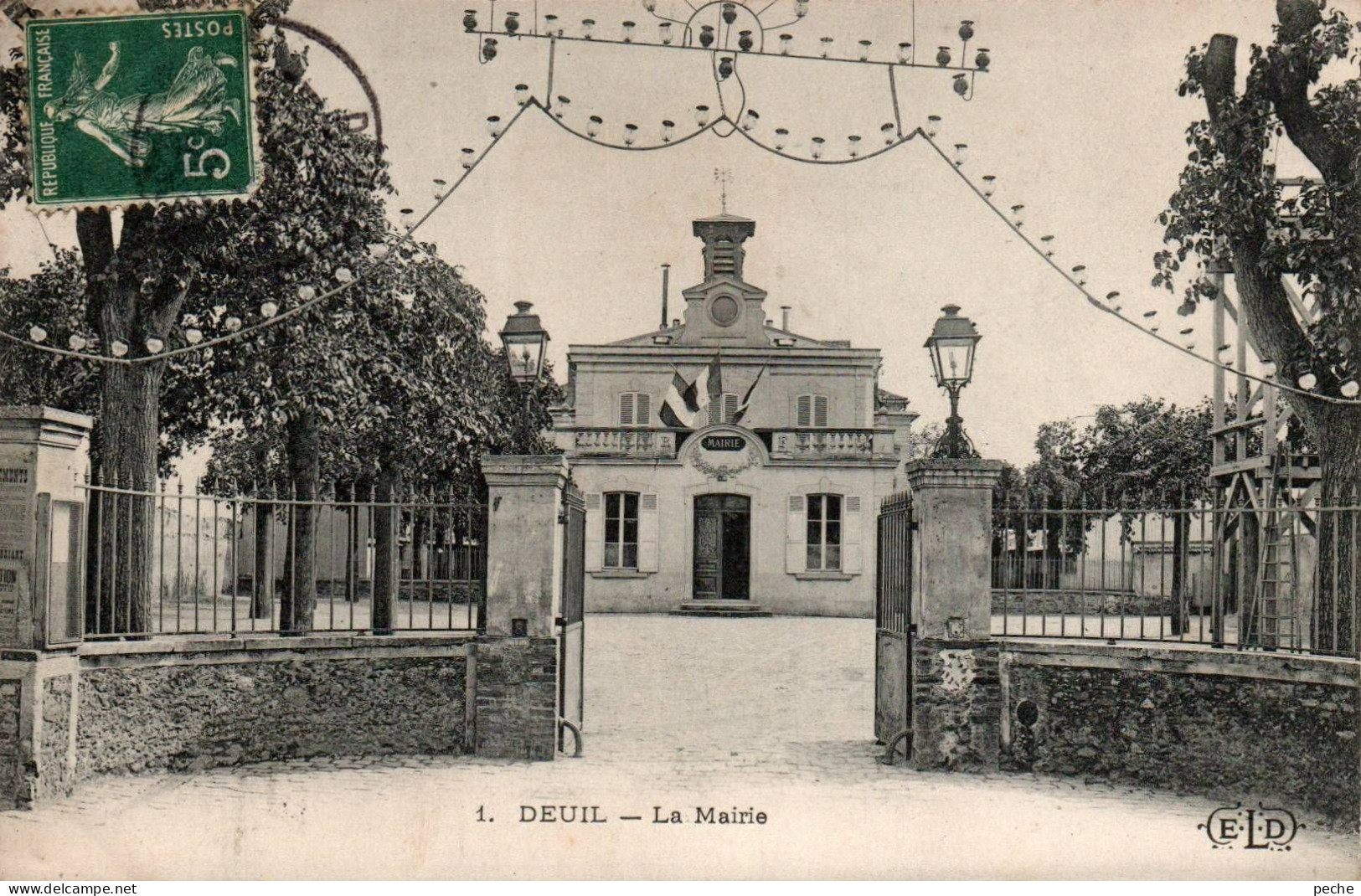 N°2379 W -cpa Deuil -la Mairie- - Deuil La Barre