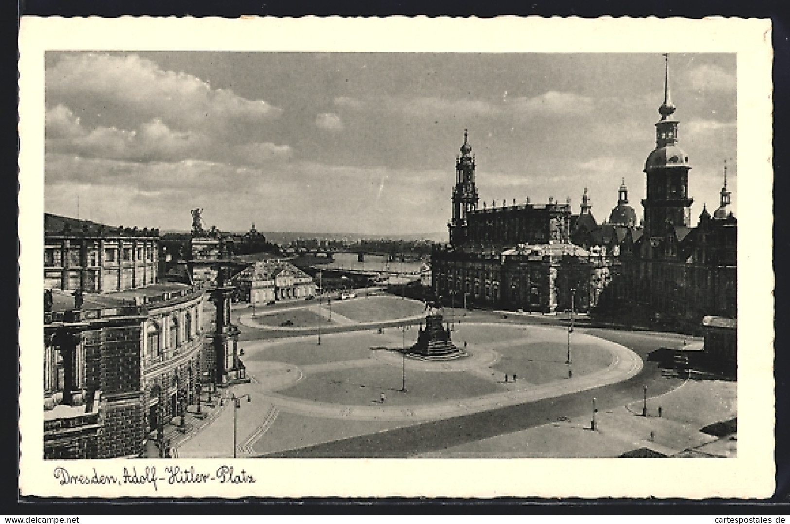 AK Dresden, Platz Mit Denkmal  - Dresden
