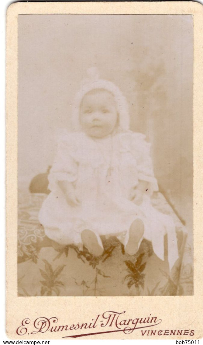 Photo CDV D'une Petite Fille  élégante Francoise Barbin  Posant Dans Un Studio Photo A Caen - Old (before 1900)