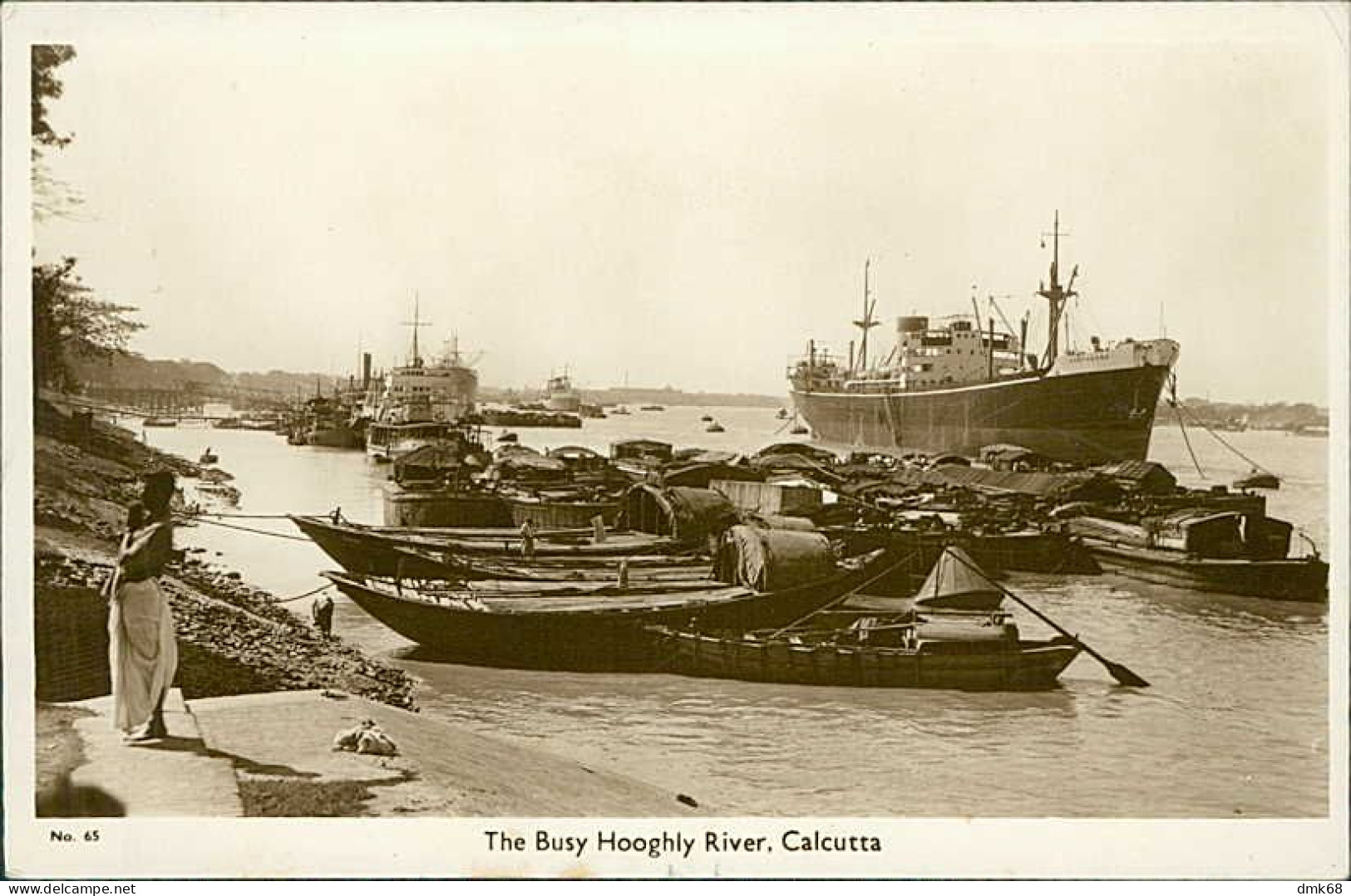 INDIA - CALCUTTA - THE BUSY HOOGLY RIVER - COPYRIGHT BOMBAY PHOTO STORES LTD - 1930s  (18377) - India