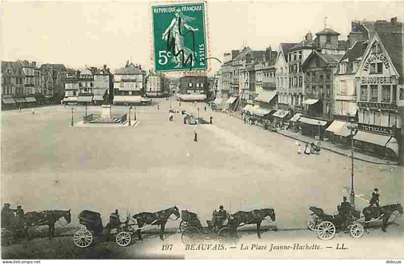 60 - Beauvais - La Place Jeanne Hachette - Animé - CPA - Voir Scans Recto-Verso - Beauvais