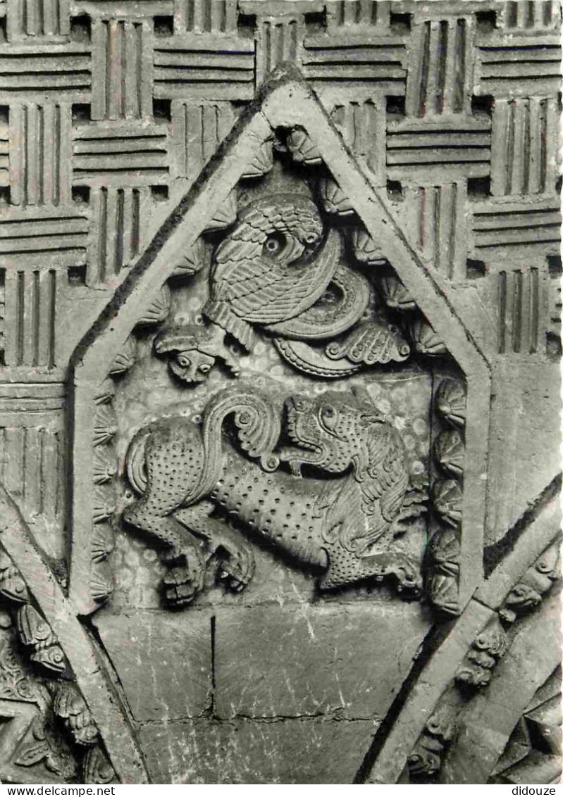 14 - Bayeux - La Cathédrale - Détail Du Décor Roman - Le Lion Prêt à Bondir - Art Religieux - Mention Photographie Vérit - Bayeux