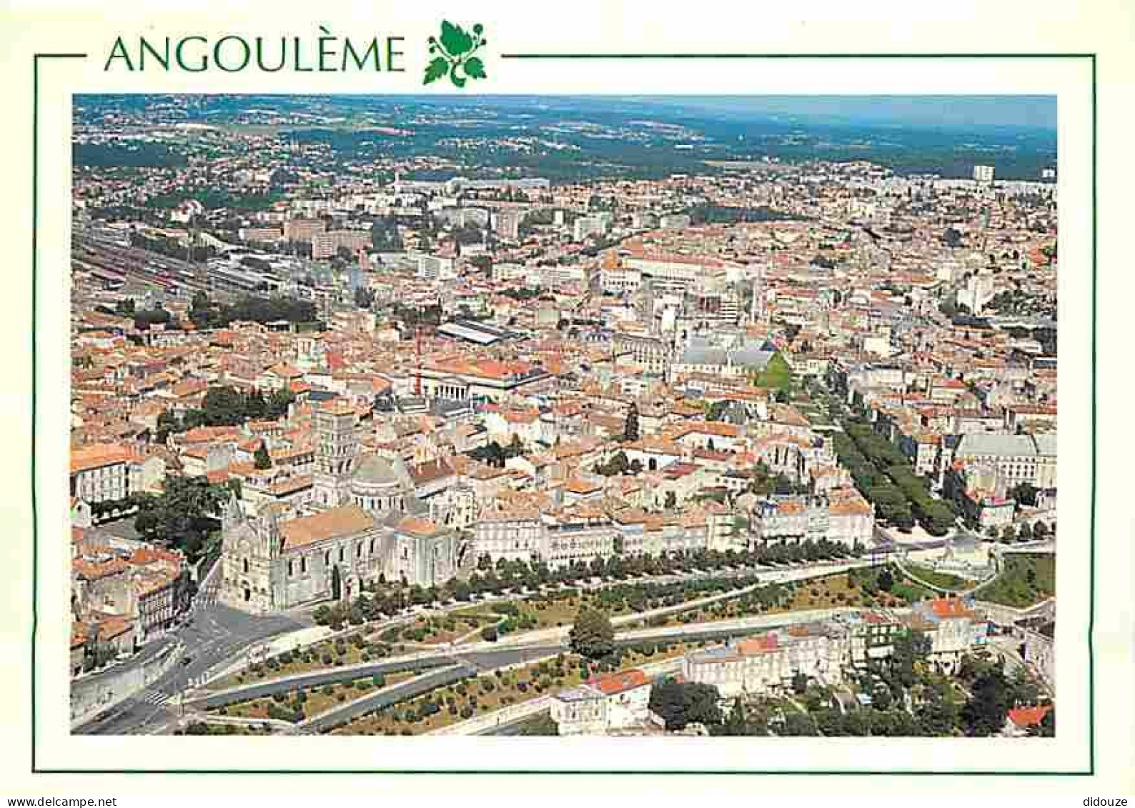 16 - Angouleme - Vue Générale Aérienne - Les Remparts - CPM - Voir Scans Recto-Verso - Angouleme