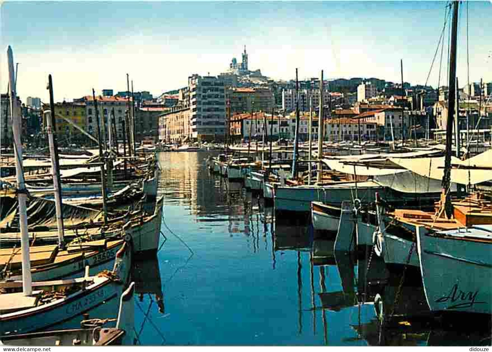 13 - Marseille - Le Vieux Port - Bateaux De Plaisance - Notre Dame De La Garde - CPM - Voir Scans Recto-Verso - Puerto Viejo (Vieux-Port), Saint Victor, Le Panier