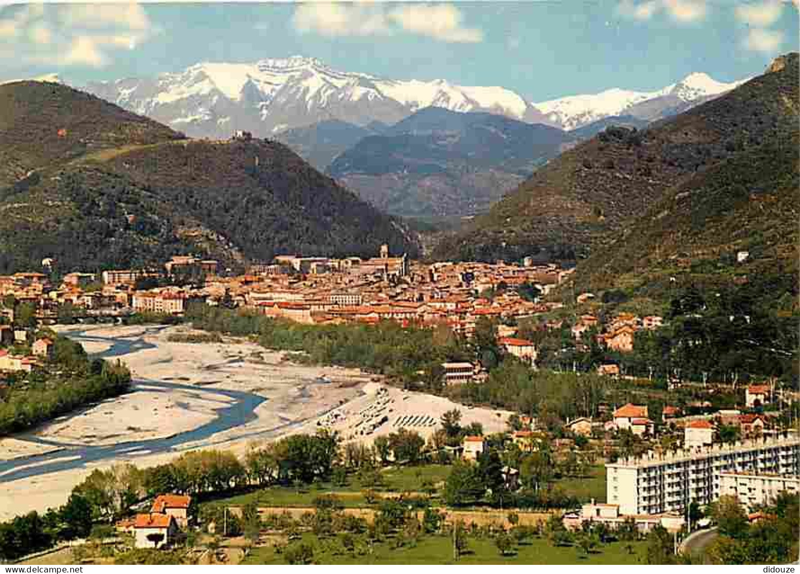 04 - Digne Les Bains - Vue Générale - Massif Des Trois Evéchés - CPM - Voir Scans Recto-Verso - Digne