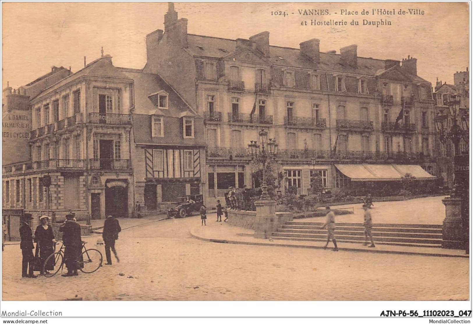 AJNP6-56-0615 - VANNES - Place De L'hôtel-de-ville Et Hostellerie Du Dauphin - Vannes