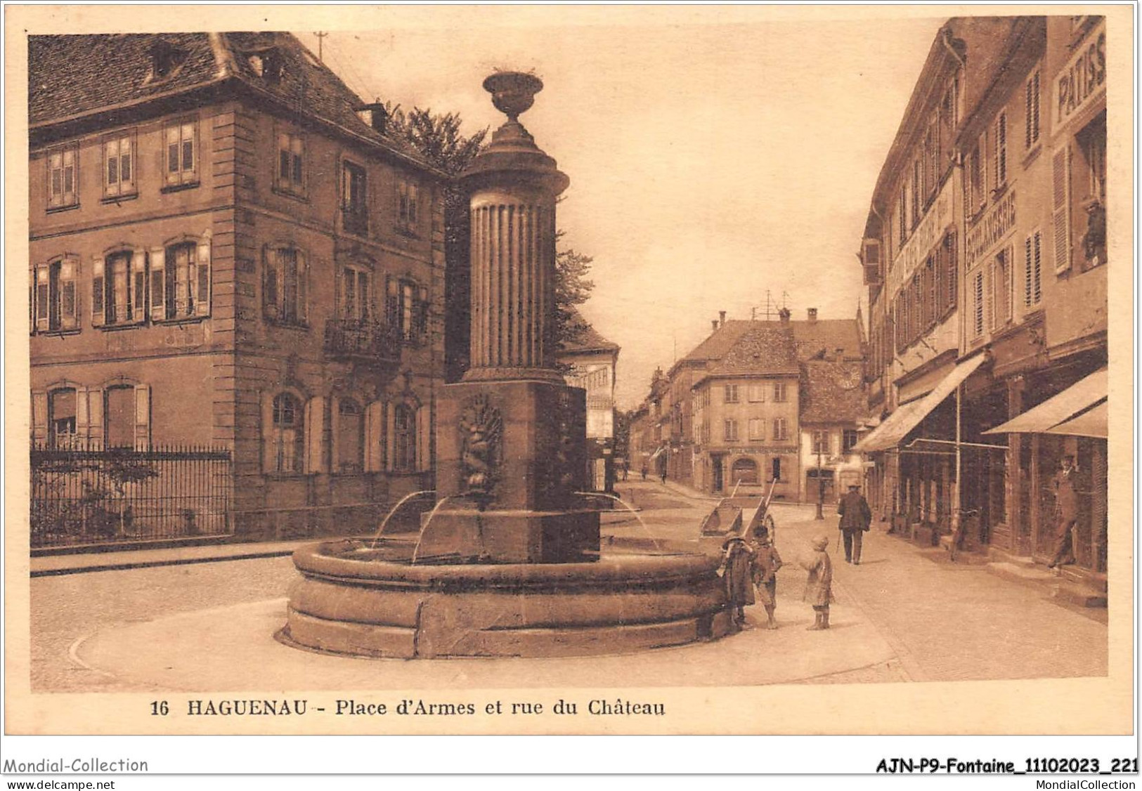 AJNP9-1102 - FONTAINE - Haguenau - Place Des Armes Et Rue Du Château - Autres & Non Classés