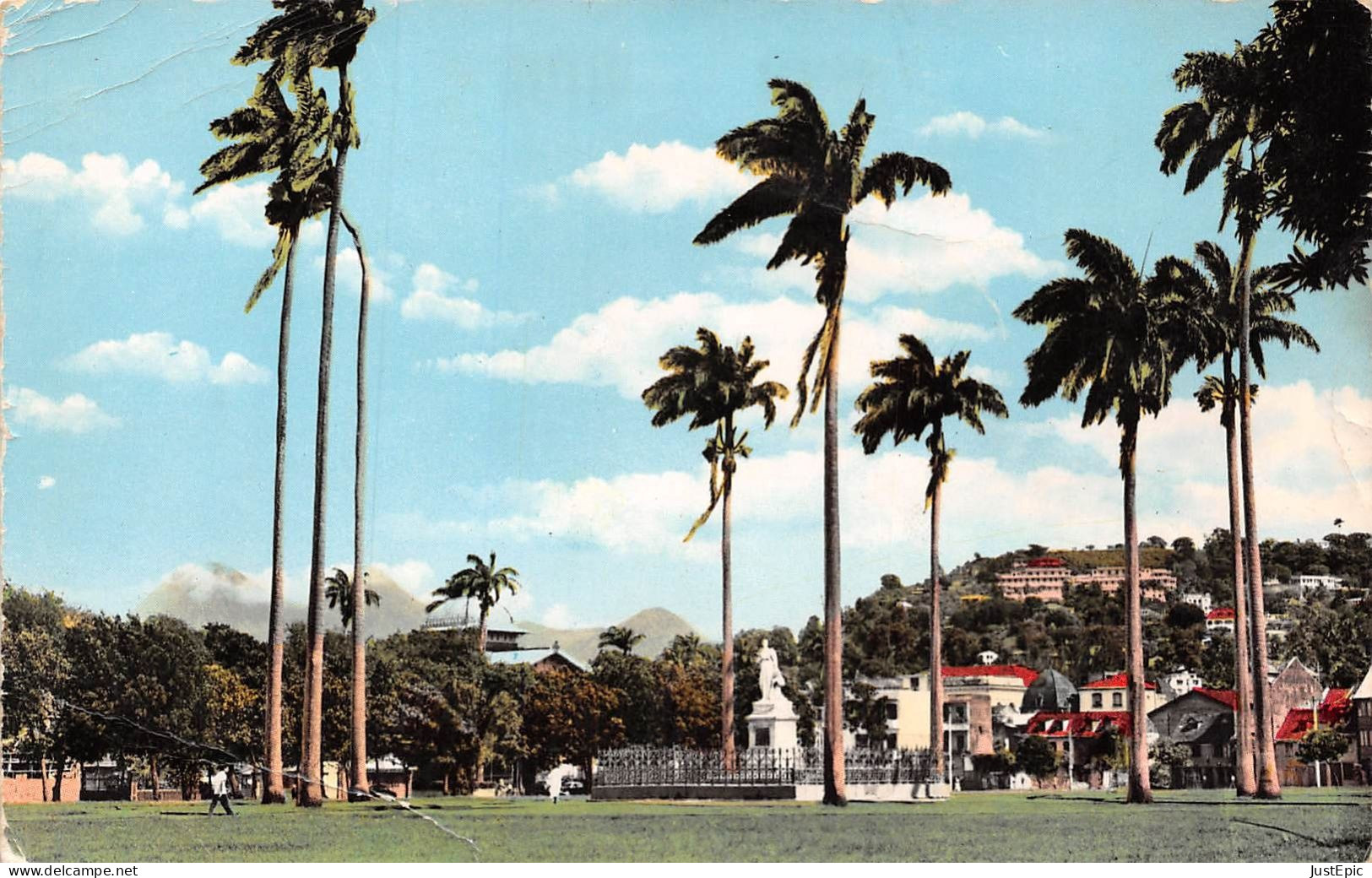 [97]  MARTINIQUE - La Place De La Savanna - -  Cpsm ± 1960 - Fort De France