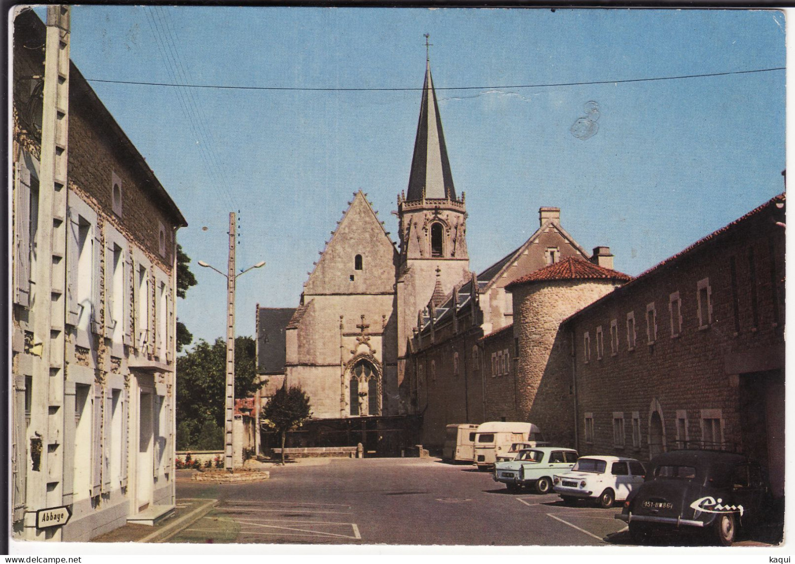 VIENNE - LIGUGE - La Place De L'Abbaye - Combier - CIM N° E 86.133.00.0.1017 - Otros & Sin Clasificación
