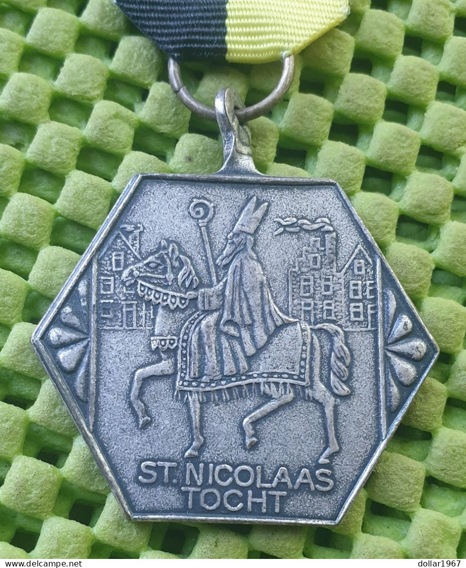 Medaile   :  Sint Nicolaas Tocht / Sinterklaas Op Paard. -  Original Foto  !!  Medallion  Dutch / Saint Nicholas - Andere & Zonder Classificatie