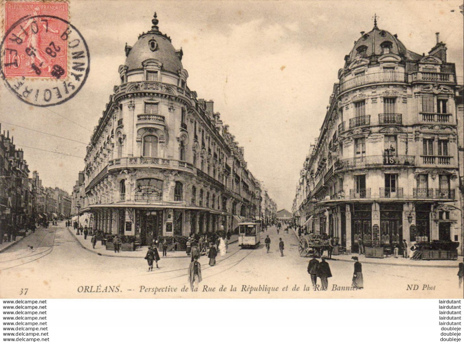 D45  ORLEANS  Perspective De La Rue De La République Et De La Rue Bannier  ..... - Orleans