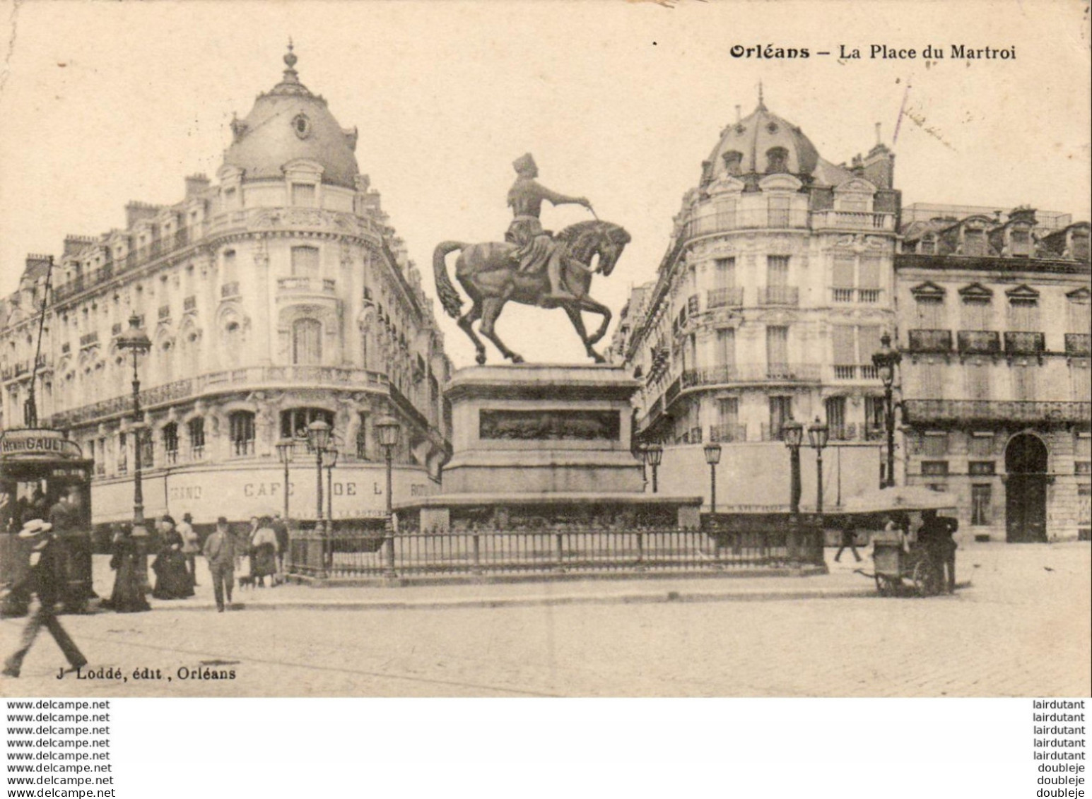 D45  ORLEANS  La Place Du Martroi  ..... ( Avec Le Marchand De Glaces Ambulant ) - Orleans