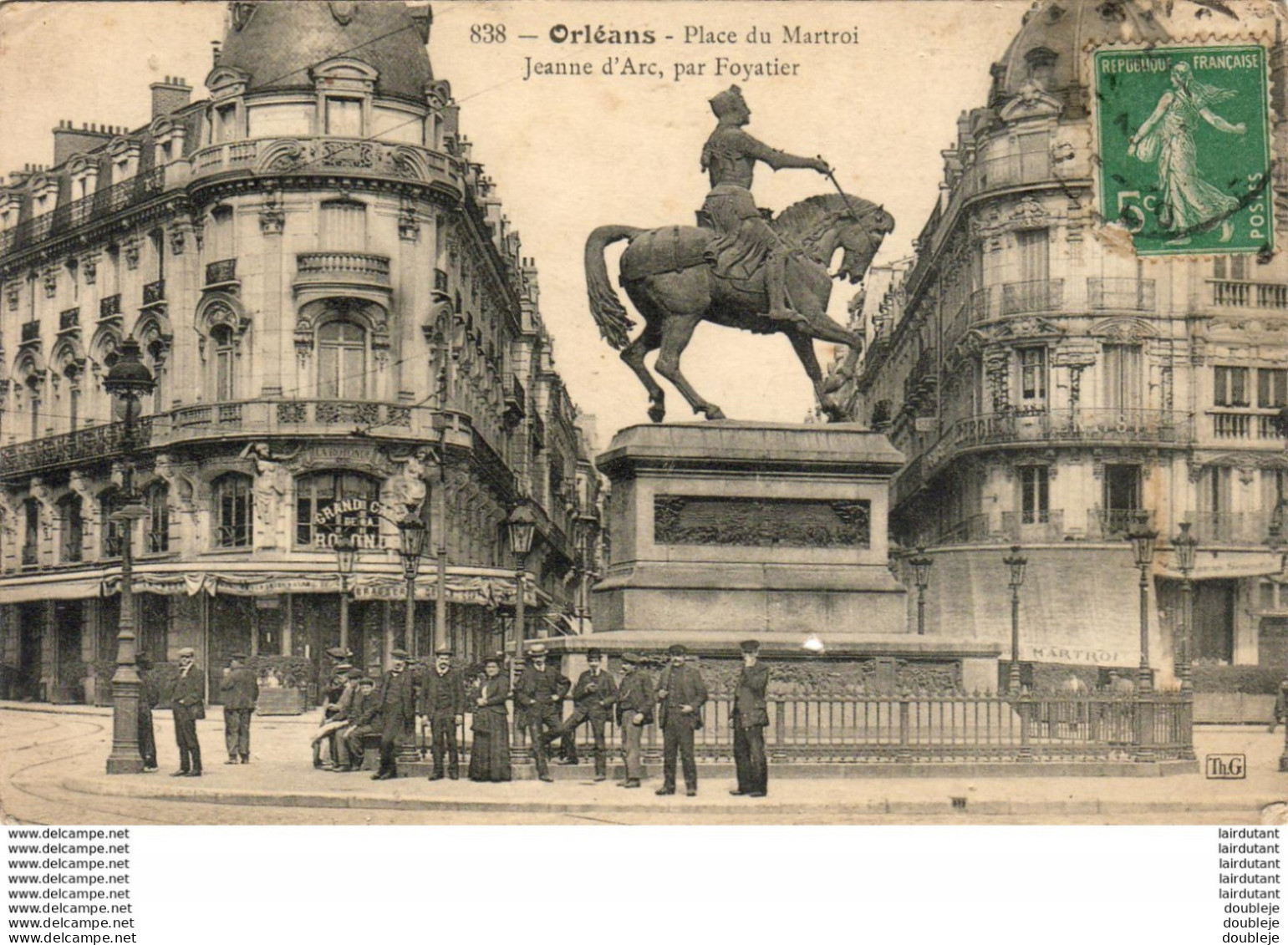 D45  ORLEANS  Place Du Martroi- Jeanne D' Arc, Par Foyatier   ..... - Orleans