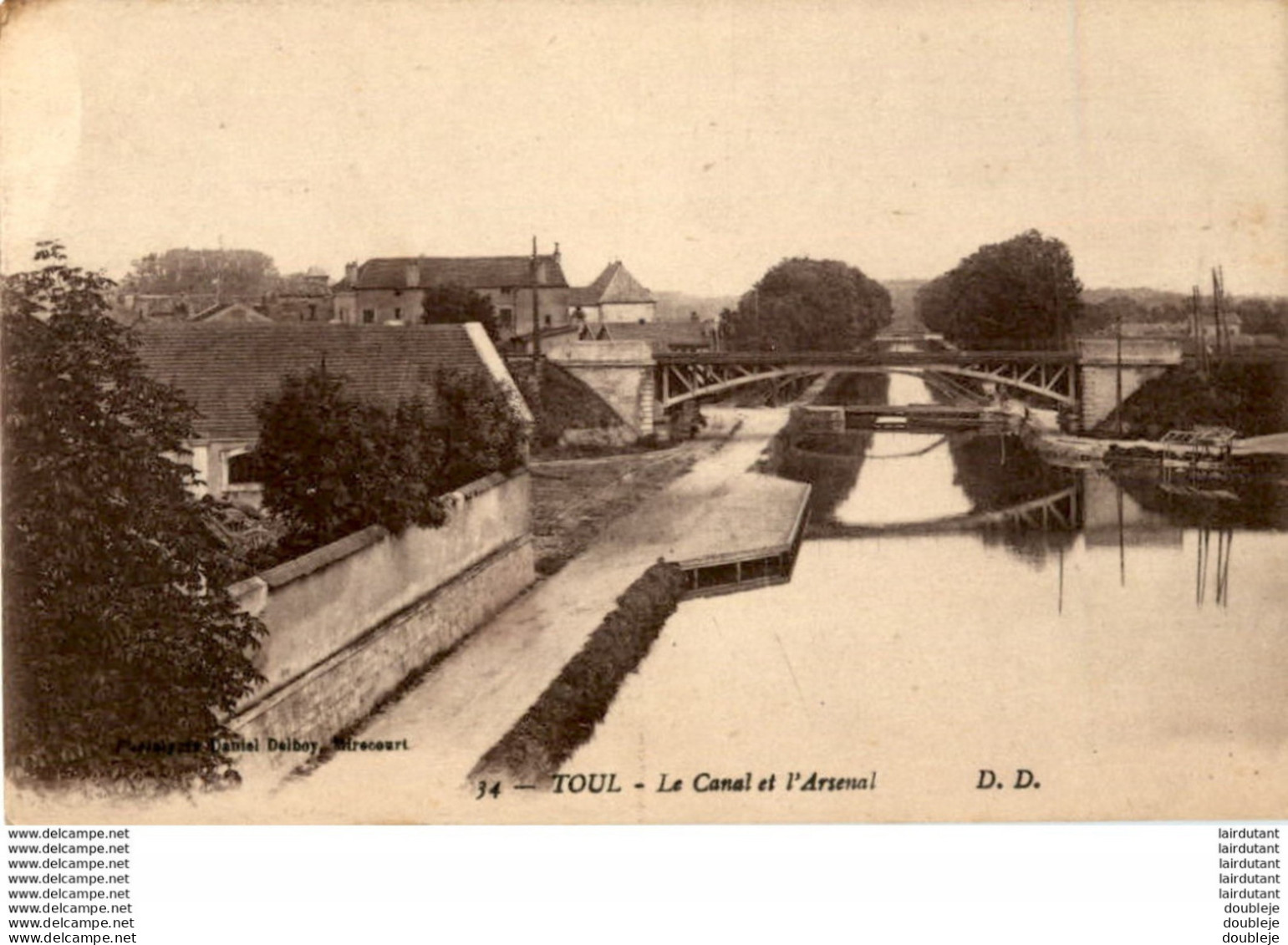 D54  TOUL  Le Canal Et L' Arsenal   ..... - Toul