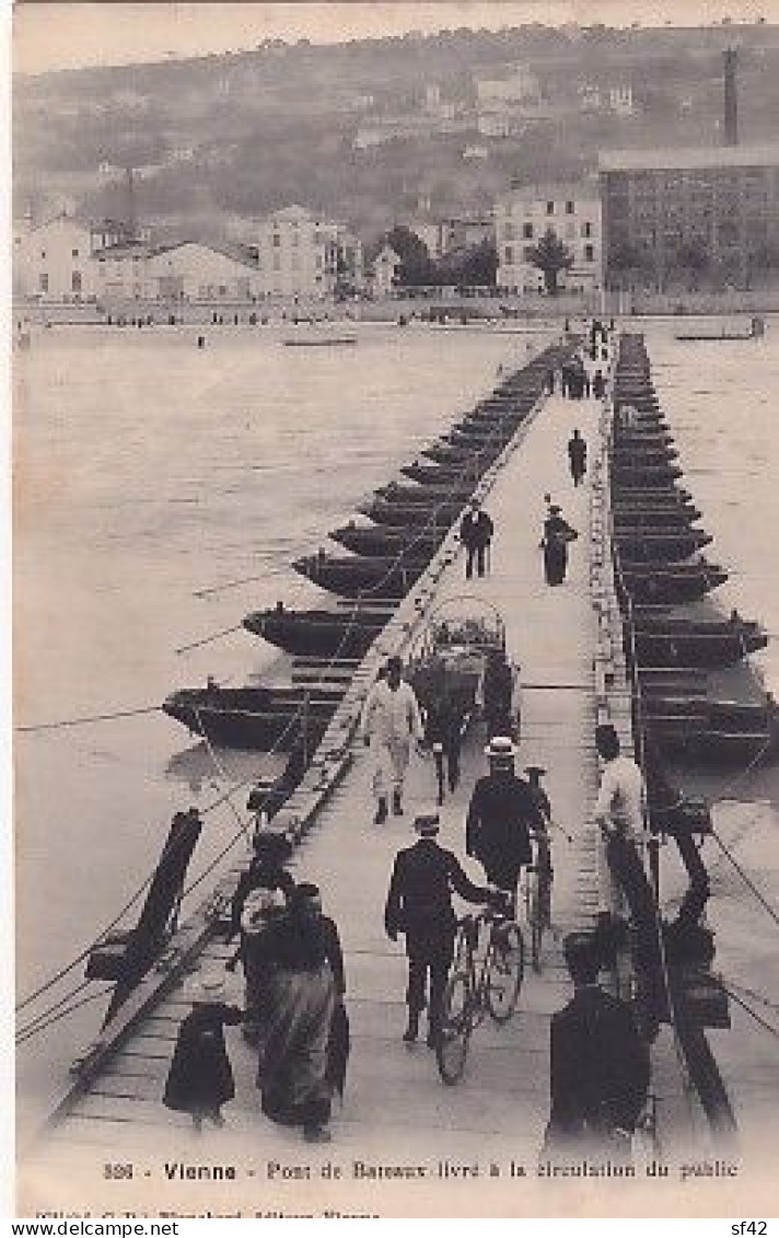 VIENNE          Pont De Bateaux Livré à La Circulation Du Public - Vienne