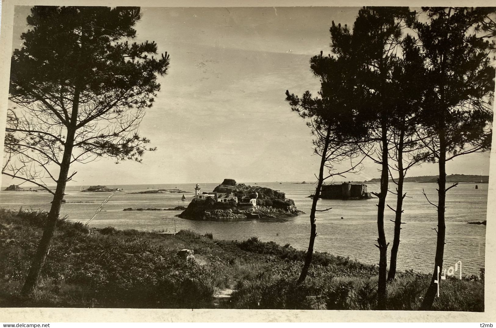 CPSM CARANTEC (Finistère) - L'île Louet Et Le Château Du Taureau (n°1267) - Carantec