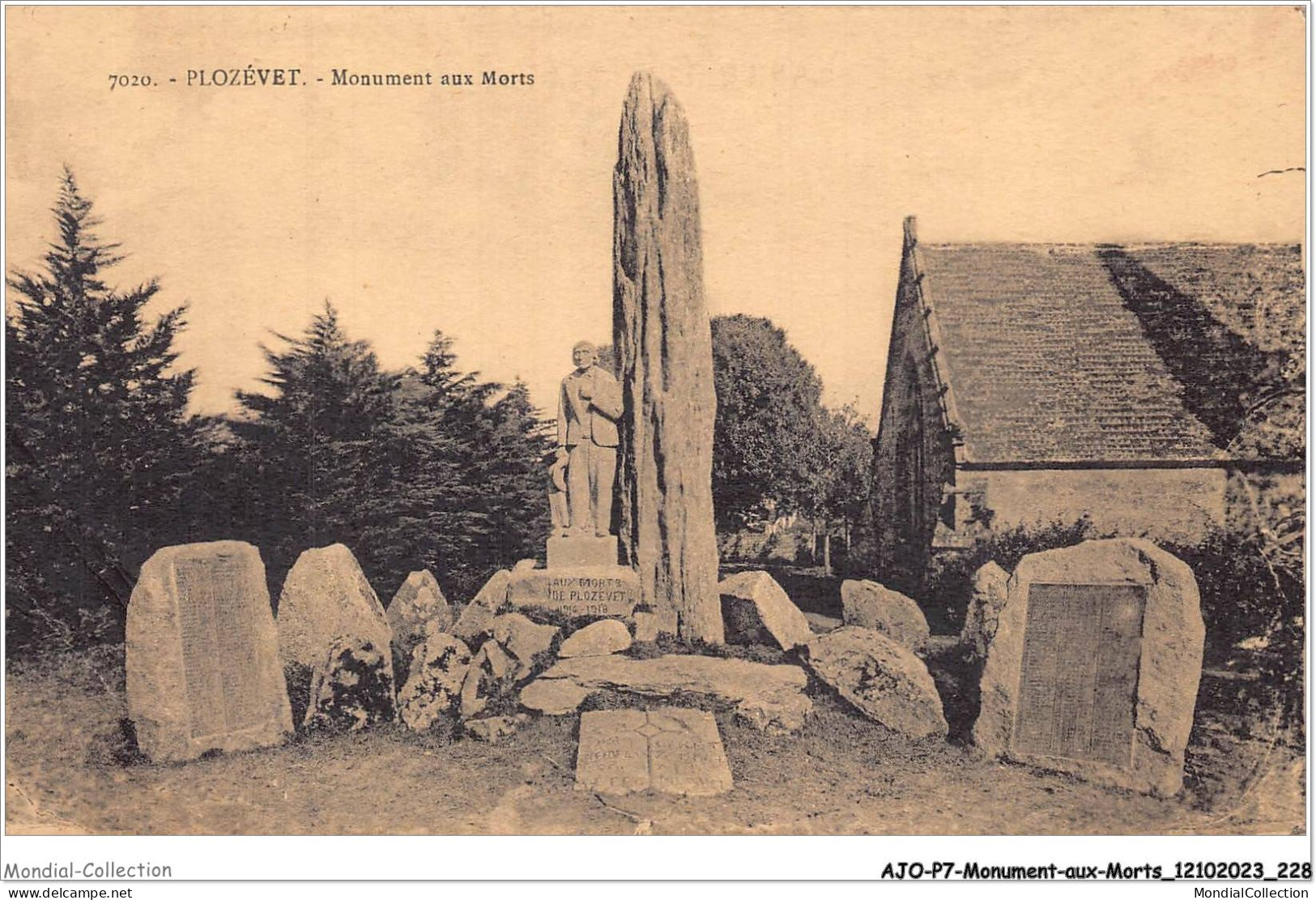 AJOP7-0762 - MONUMENT-AUX-MORTS - Plozévet - Monument Aux Morts - War Memorials