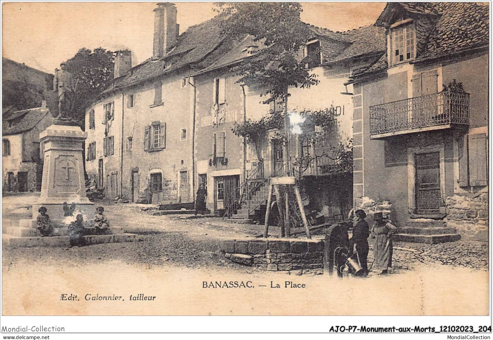 AJOP7-0750 - MONUMENT-AUX-MORTS - Banassac - La Place - Monumentos A Los Caídos