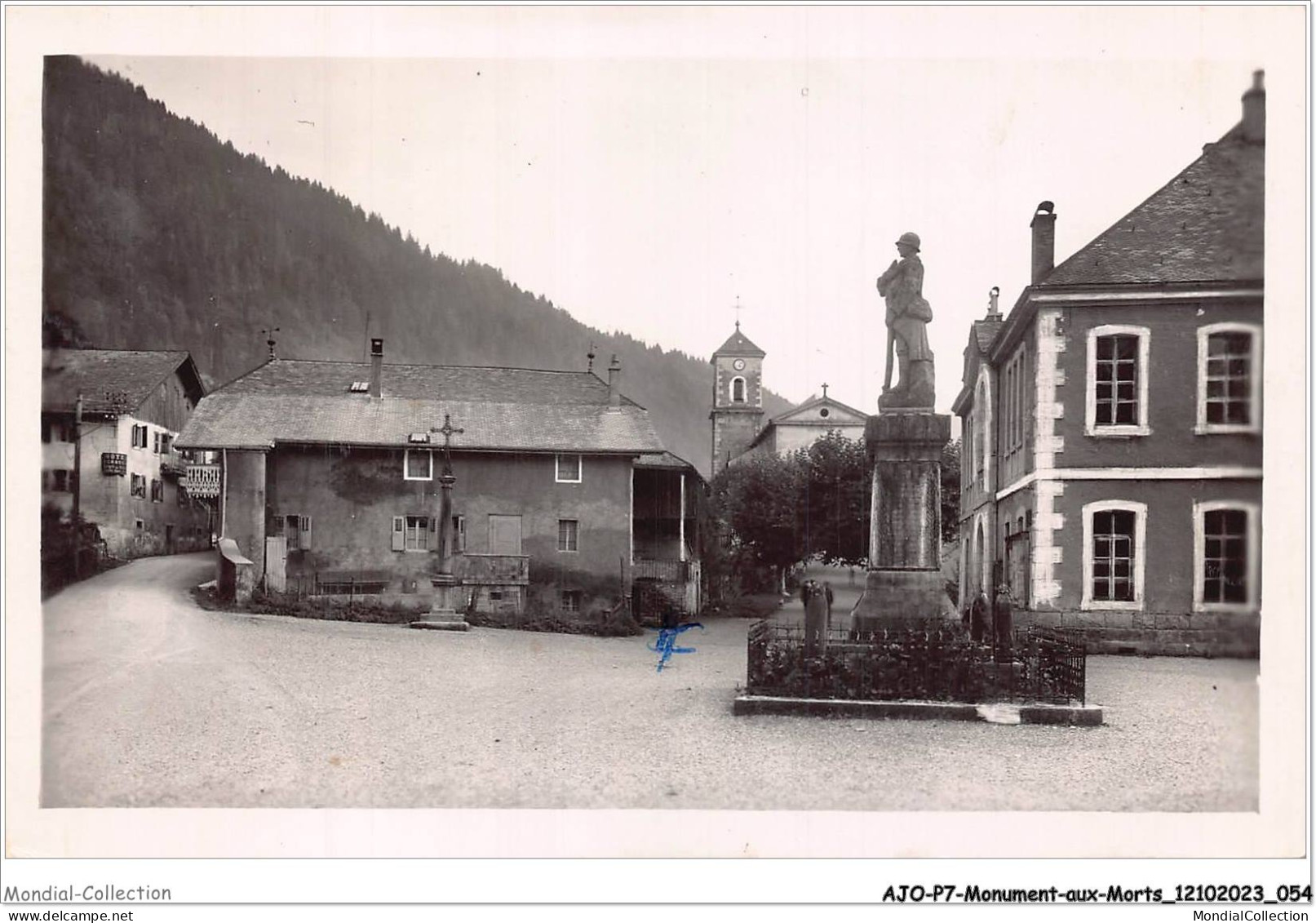 AJOP7-0675 - MONUMENT-AUX-MORTS - Le Biot - Intérieur Du Village - Kriegerdenkmal