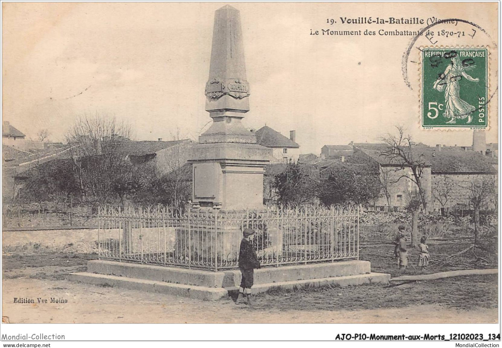 AJOP10-1090 - MONUMENT-AUX-MORTS - Vouillé-la-bataille - Le Monument Des Combattants De 1870-71 - Monuments Aux Morts