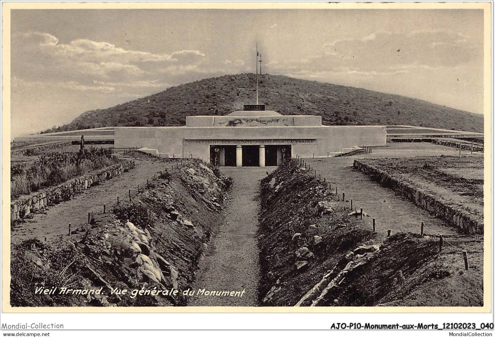 AJOP10-1043 - MONUMENT-AUX-MORTS - Vieil Armand - Ve Générale Du Monument - Oorlogsmonumenten