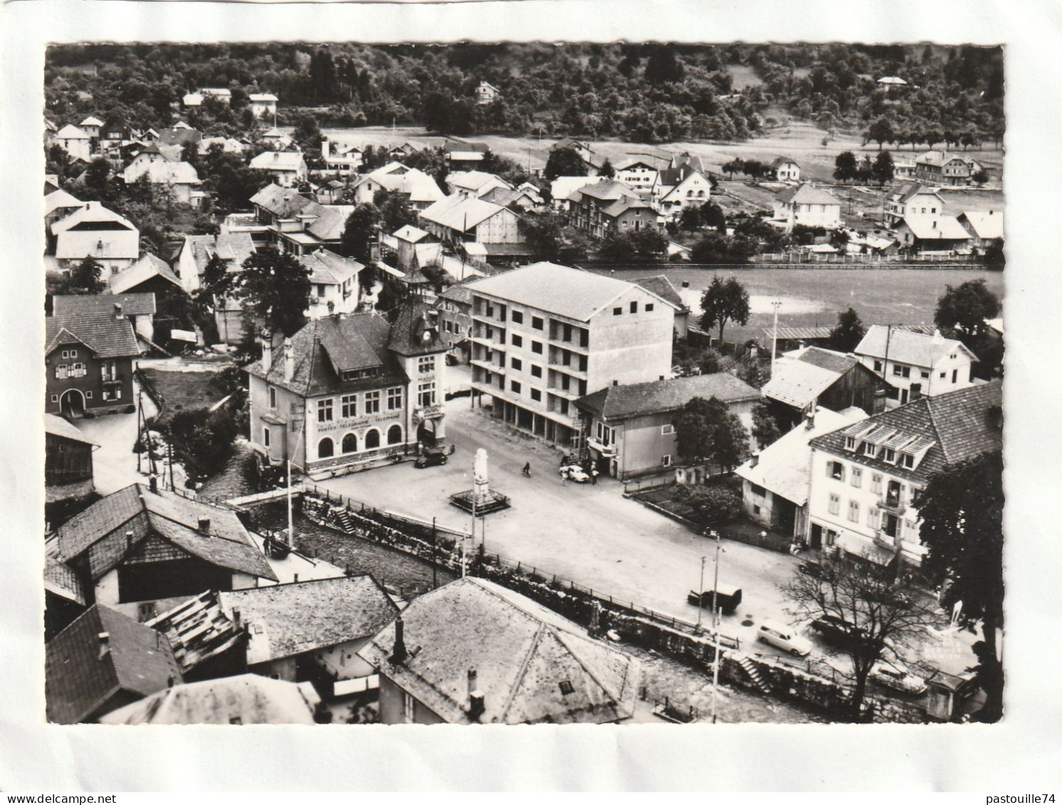 CPM. 15 X 10,5  -  EN AVION AU-DESSUS DE... SCIONZIER - Place De La Mairie - Scionzier