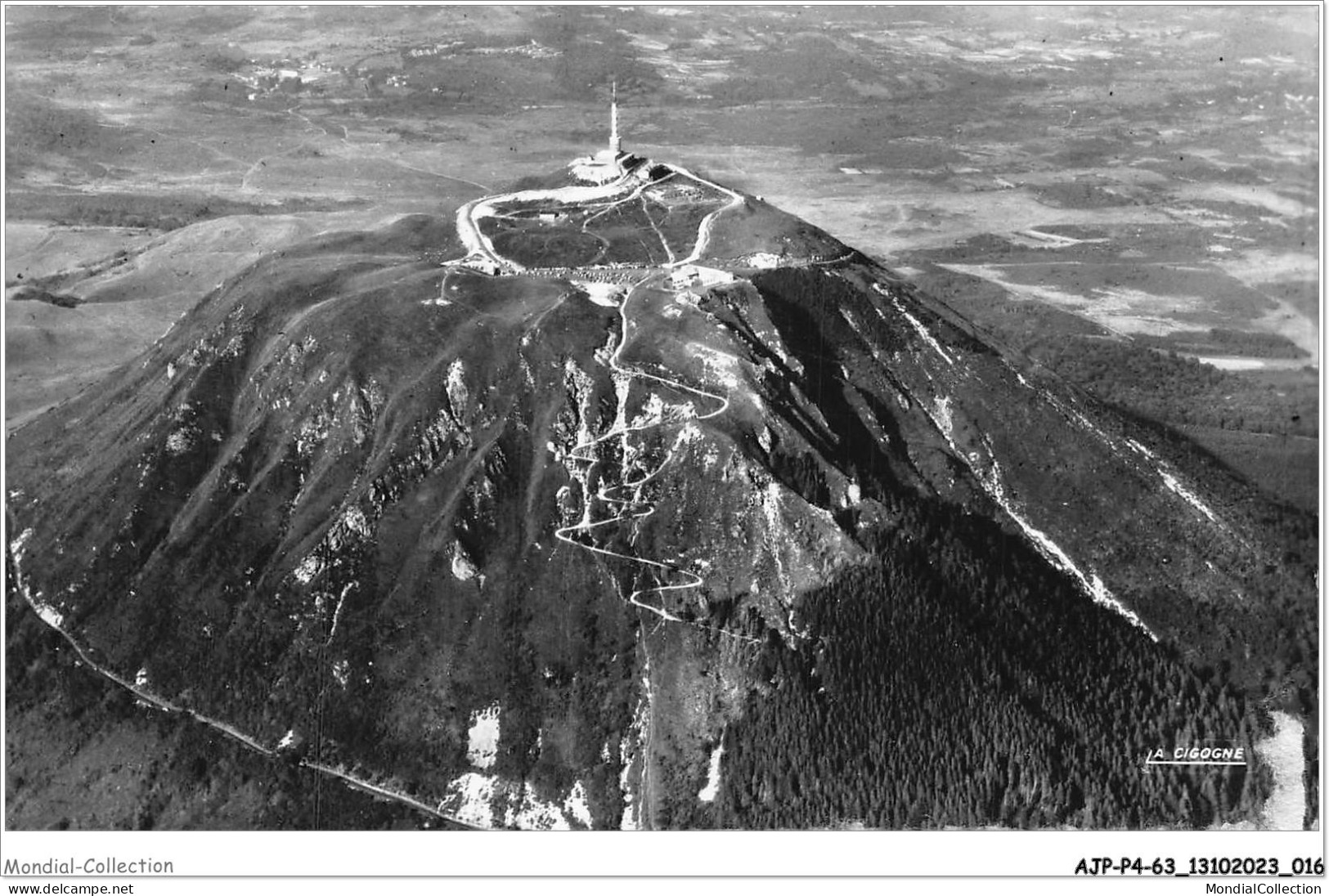 AJPP4-63-0423 - En Avion Sur Le PUY-DE-DOME - La Route Automobile - Le Sentier Des Pietons - Andere & Zonder Classificatie