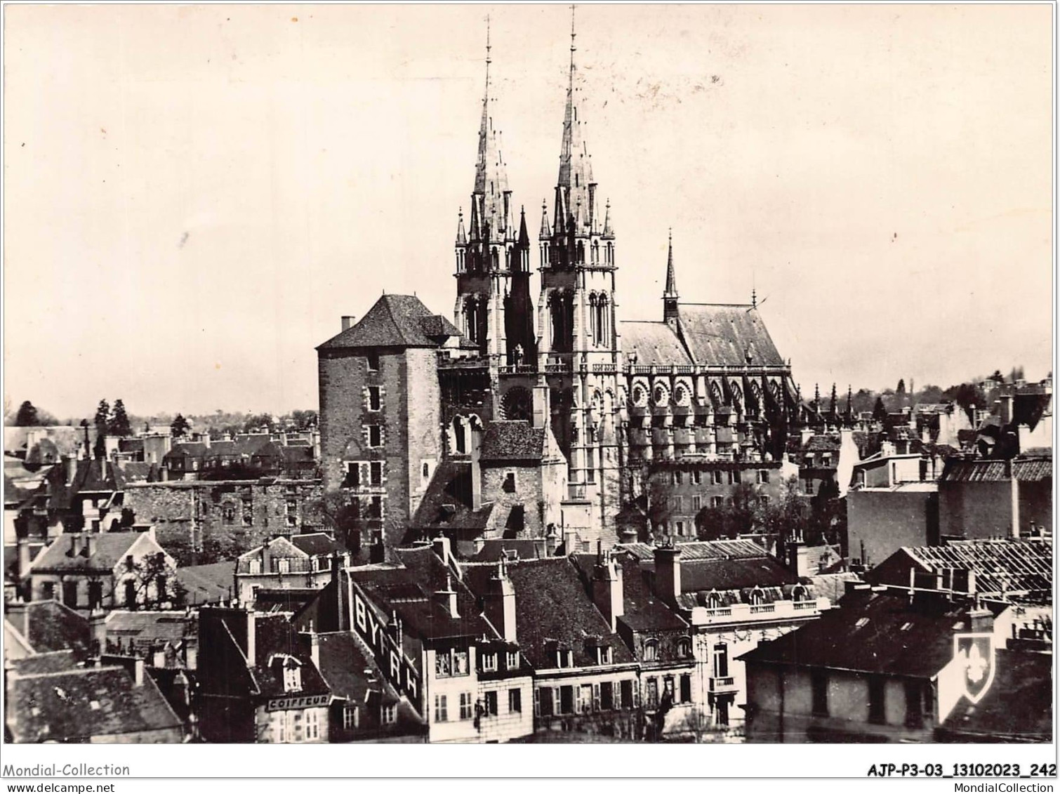 AJPP3-03-0413 - MOULINS - Vue Generale Sur La Cathedrale Et La MAL COIFFEE - Moulins