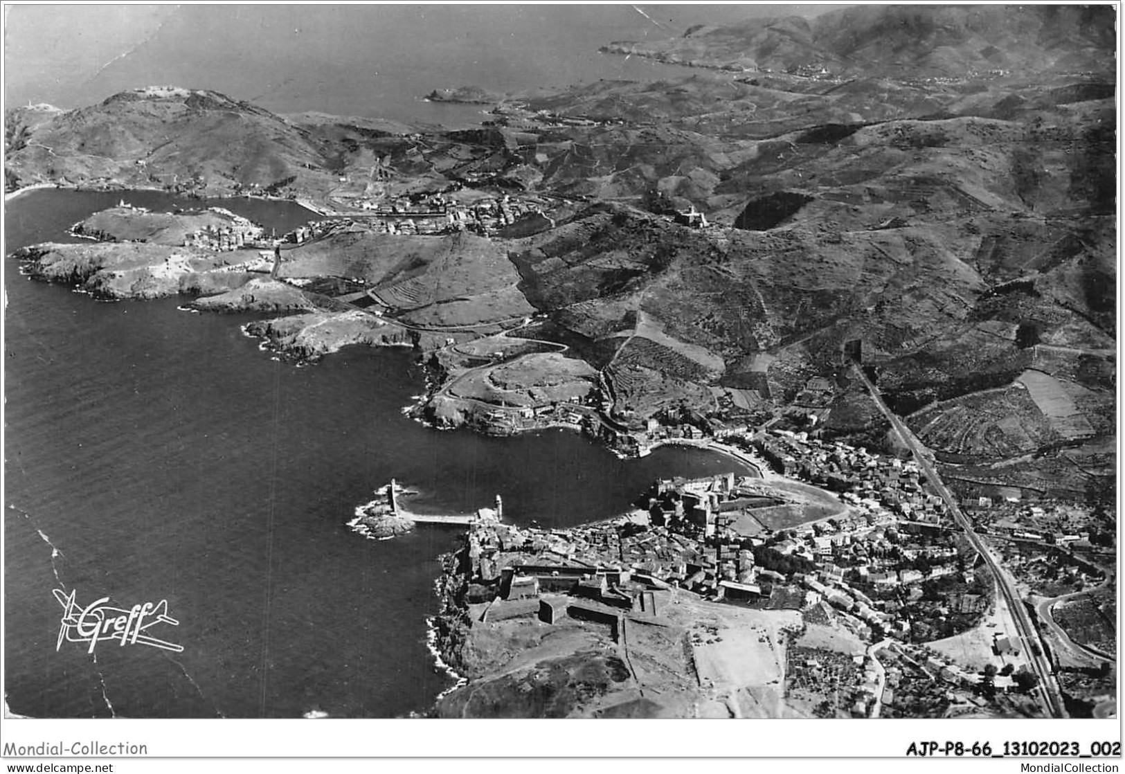 AJPP8-66-0806 - EN Rousillon - COLLIOURE - Vue Aerienne - La Ville Et La Cote Vers Port-vendres Et Banyuls - Collioure