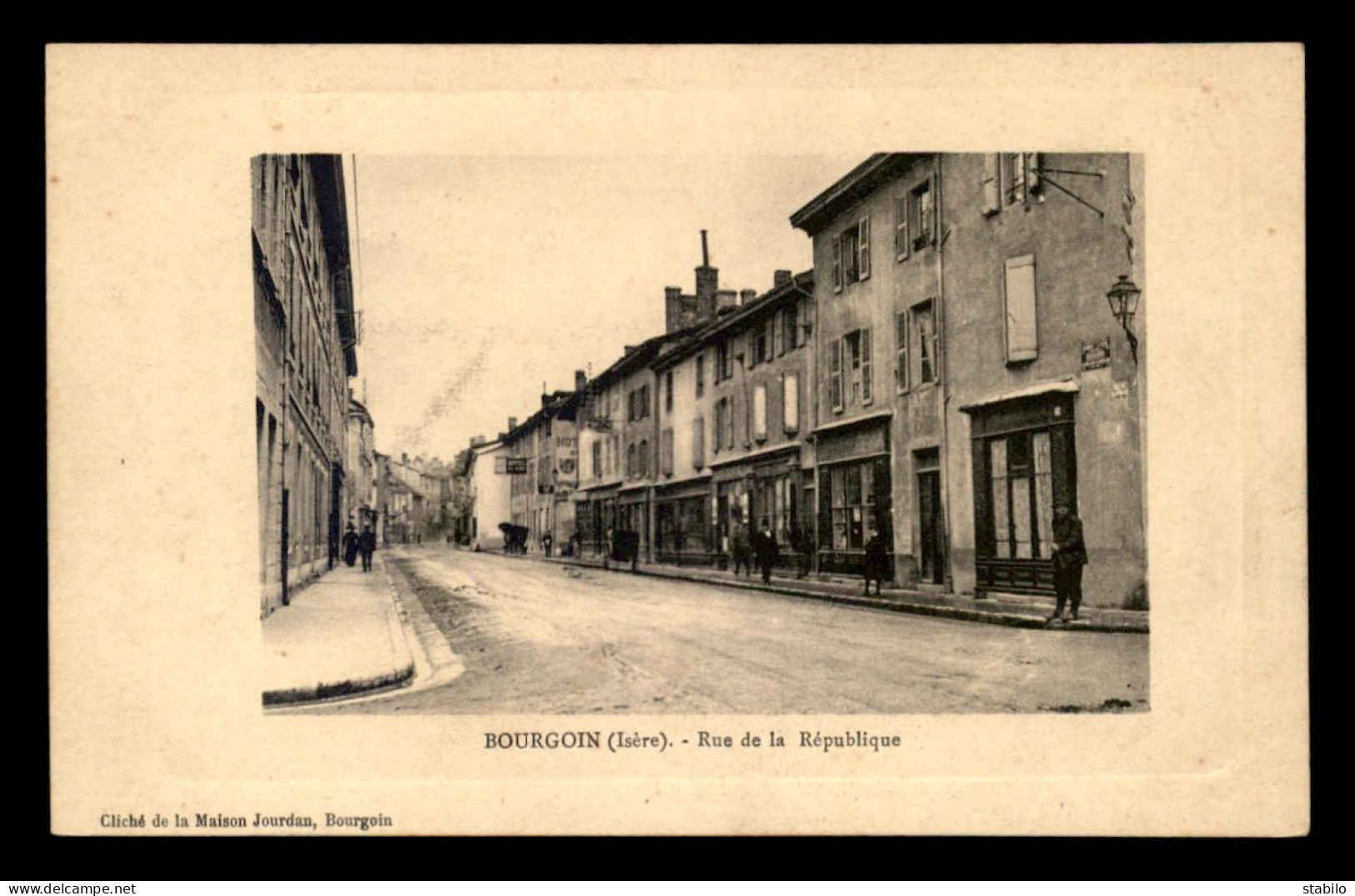 38 - BOURGOIN - RUE DE LA REPUBLIQUE - Bourgoin