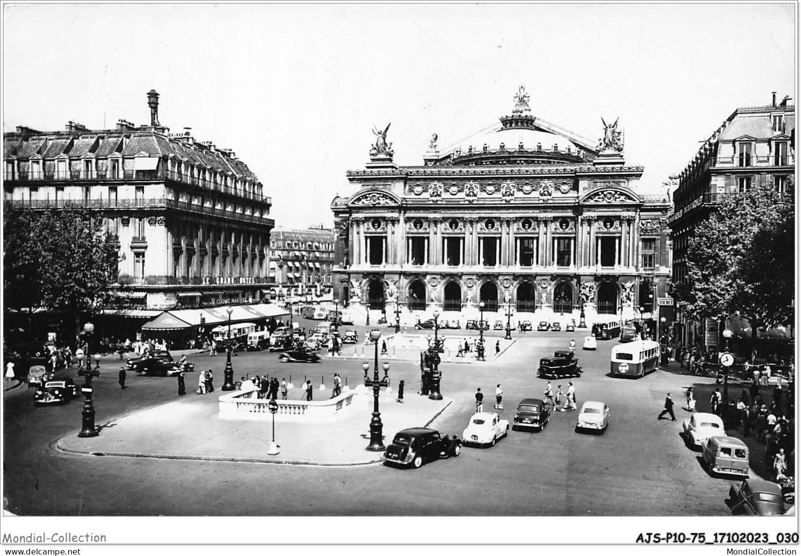 AJSP10-75-0927 - PARIS - Place De L'opéra  - Markten, Pleinen