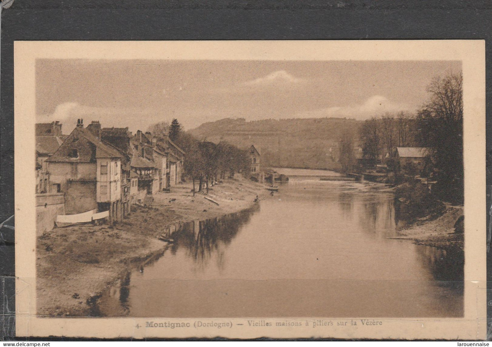 24 - MONTIGNAC - Vieilles Maisons à Piliers Sur La Vézère - Montignac-sur-Vézère