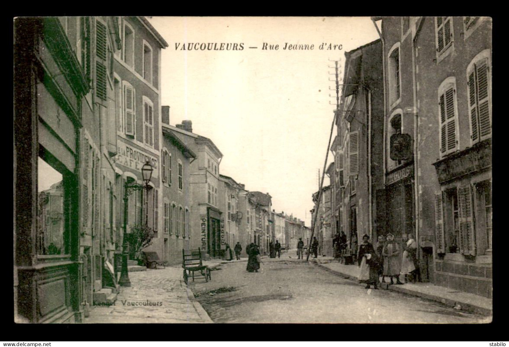 55 - VAUCOULEURS - RUE JEANNE D'ARC - EDITEUR J. KENNEL - Altri & Non Classificati