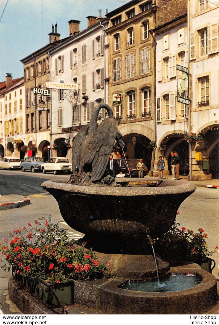 [88] REMIREMONT- - Fontaine Du Cygne - Hôtel Du Cheval De Bronze - Automobiles - DS Aronde Ami 6 Cpm GF ( ͡♥ ͜ʖ ͡♥) ♥ - Remiremont