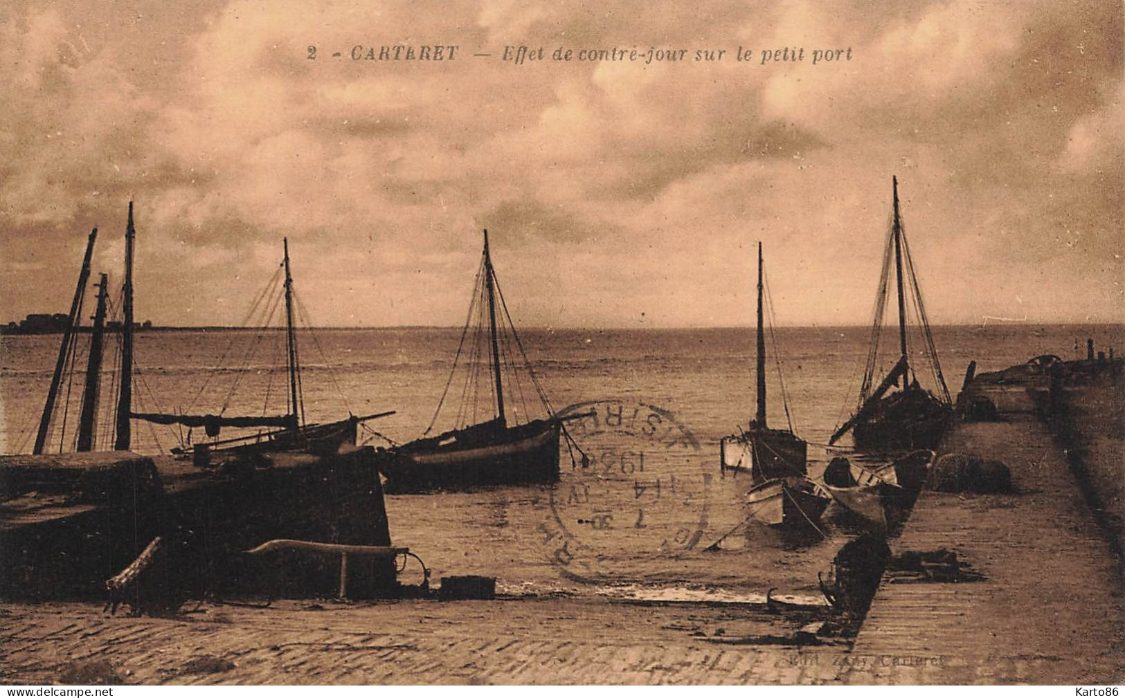 Carteret * Le Petit Port , Effet De Contre Jour * Bateaux De Pêche - Carteret