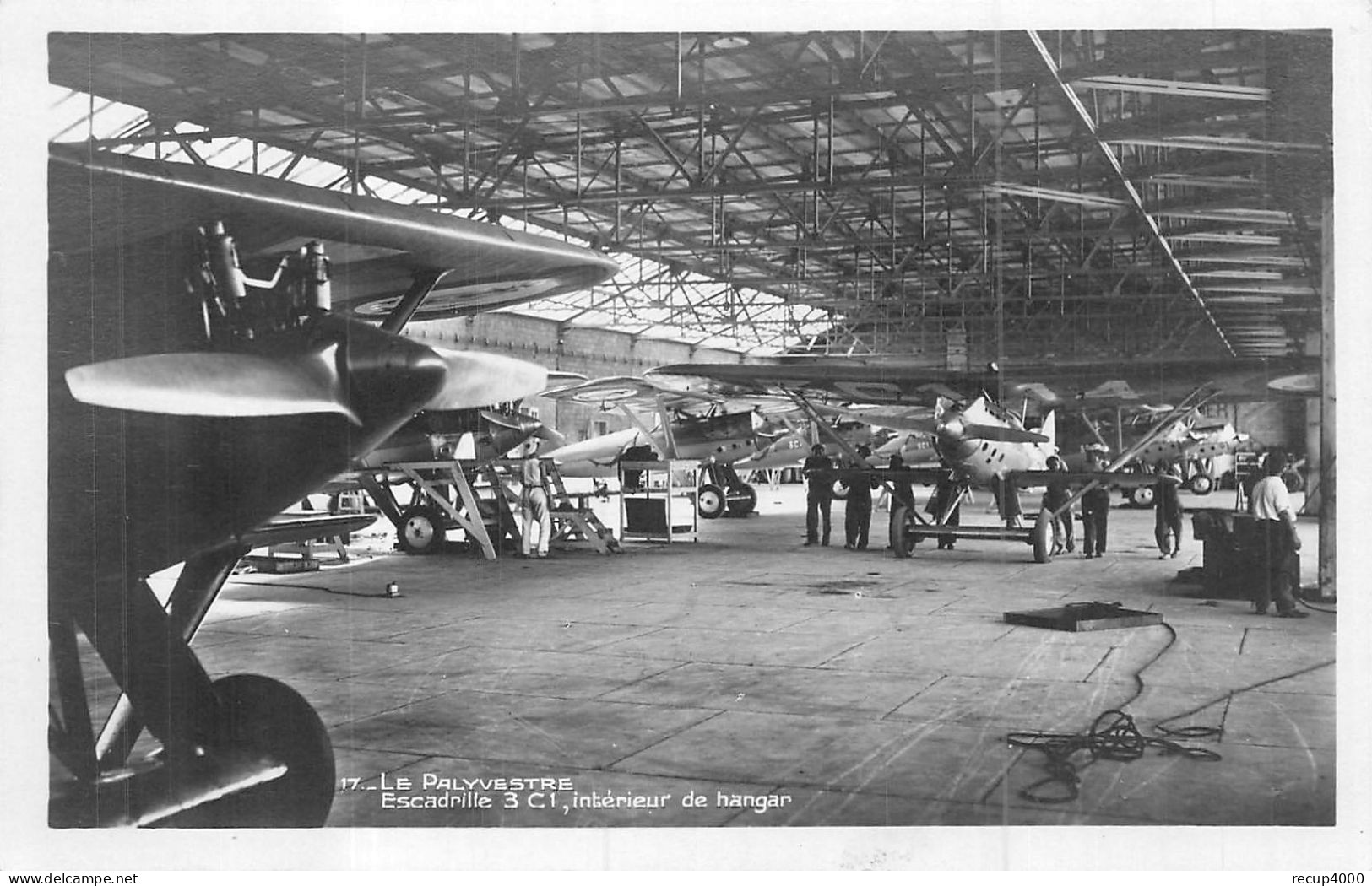 83 HYERES  Le Palyvestre  Escadrille 3 C.I. Intérieur Du Hangar  Cp Photo  2scans - Hyeres