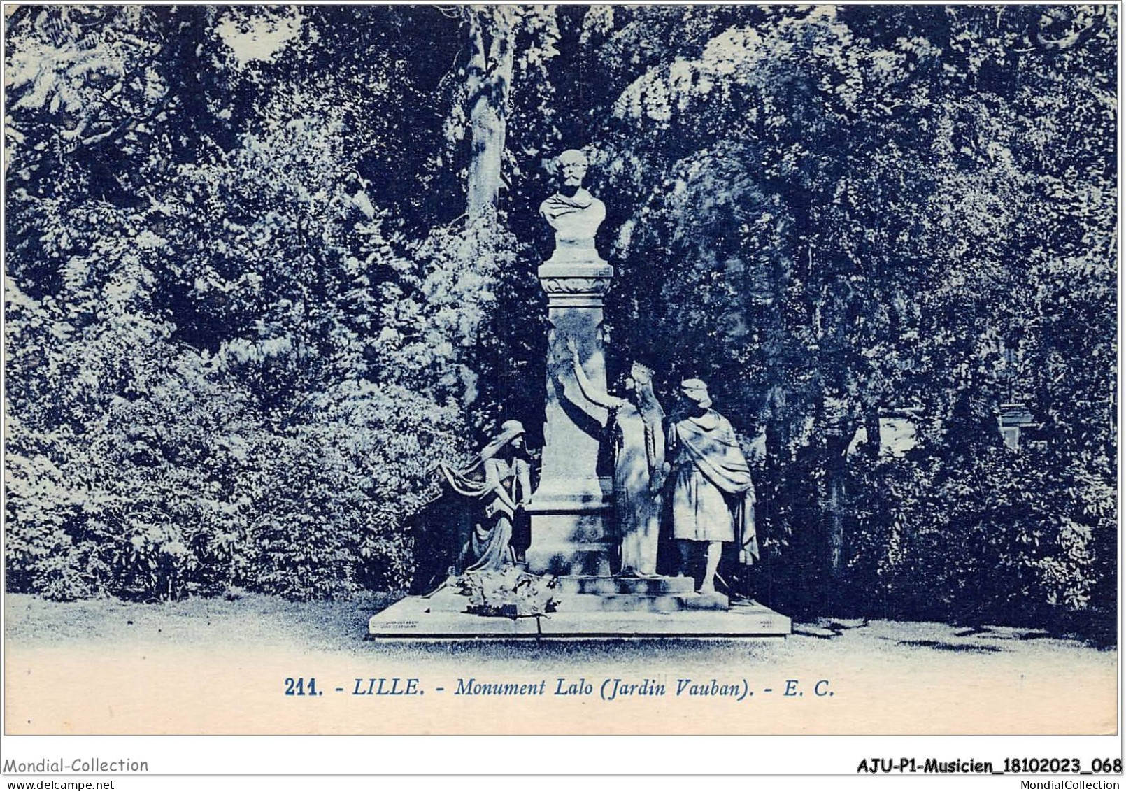 AJUP1-0035 - MUSICIEN - Lille - Monument LALO - Jardin Vauban  - Muziek En Musicus