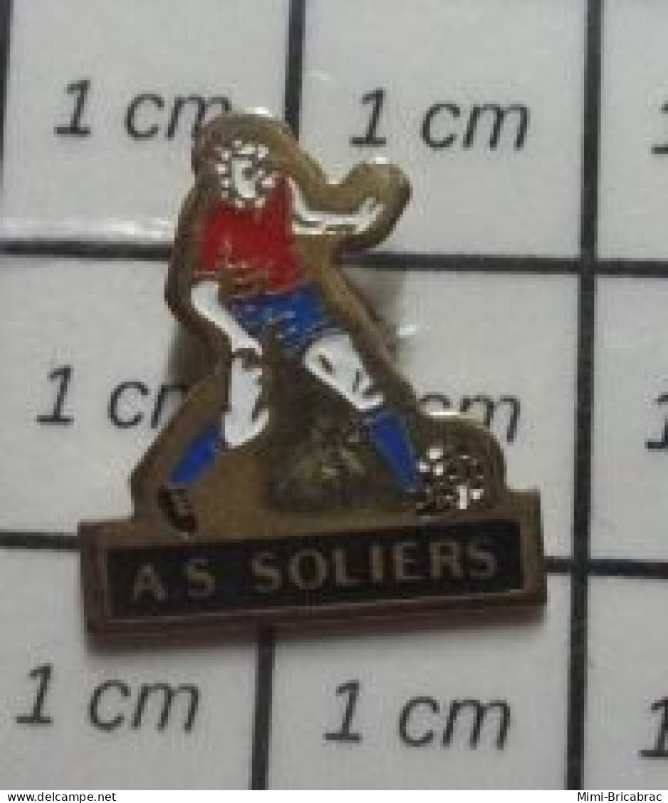 918A  Pin's Pins / Rare & Belle Qualité !!!  SPORTS / FOOTBALL CLUB AS SOLIERS CALVADOS - Voetbal