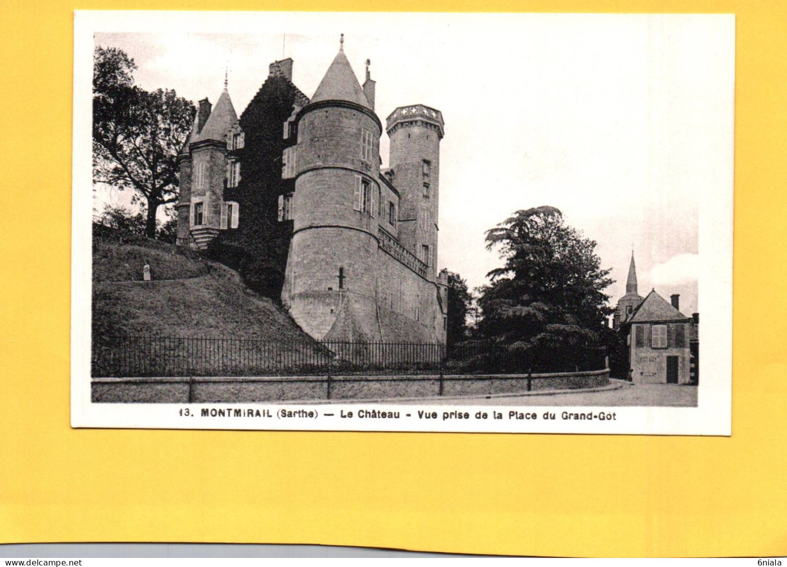 18859 MONTMIRAIL   Le Château  Vue Prise De La Place Du Grand Got     (2 Scans ) 72 - Montmirail