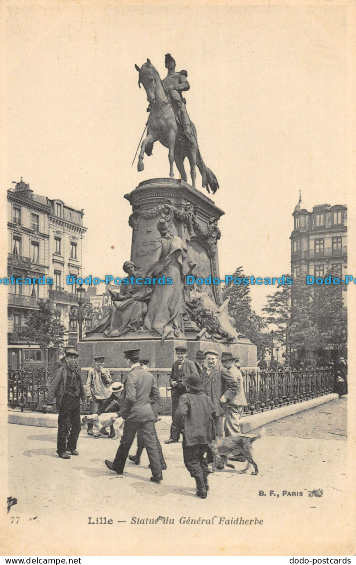 R052036 Lille. Statue Du General Faidherbe - World
