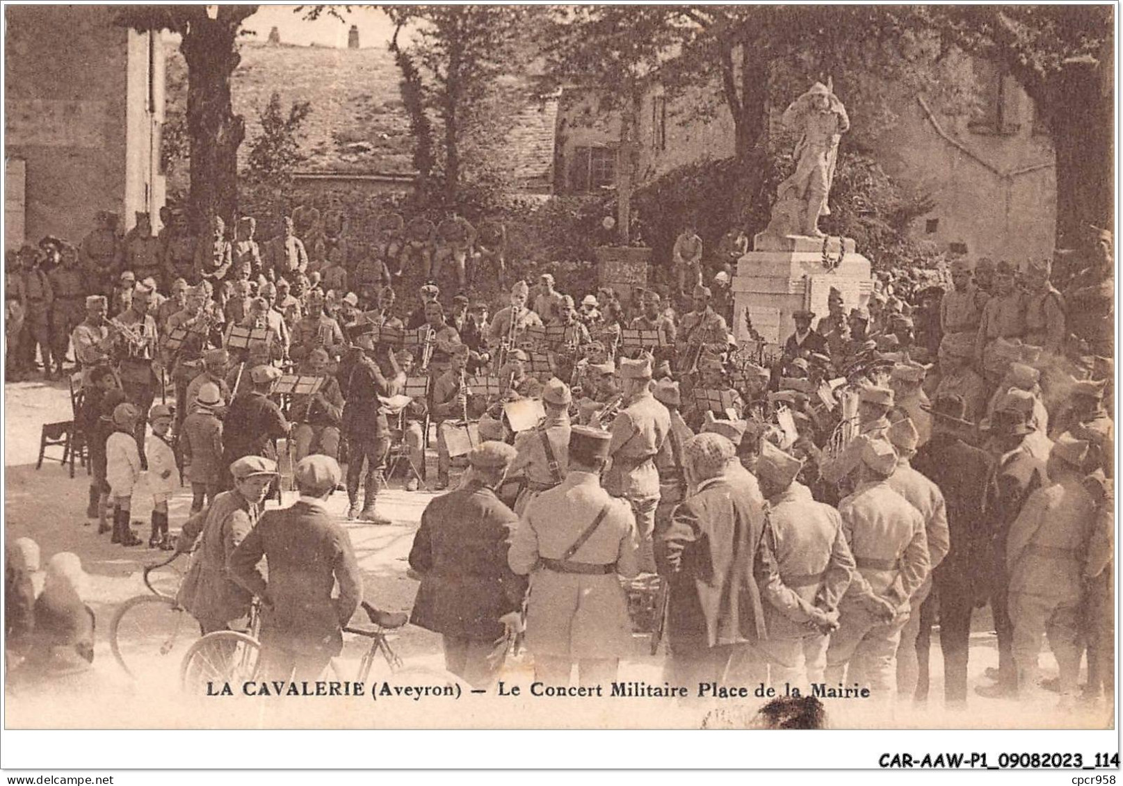 CAR-AAWP1-12-0058 - LA CAVALERIE - Le Concert Militaire - Place De La Mairie - La Cavalerie