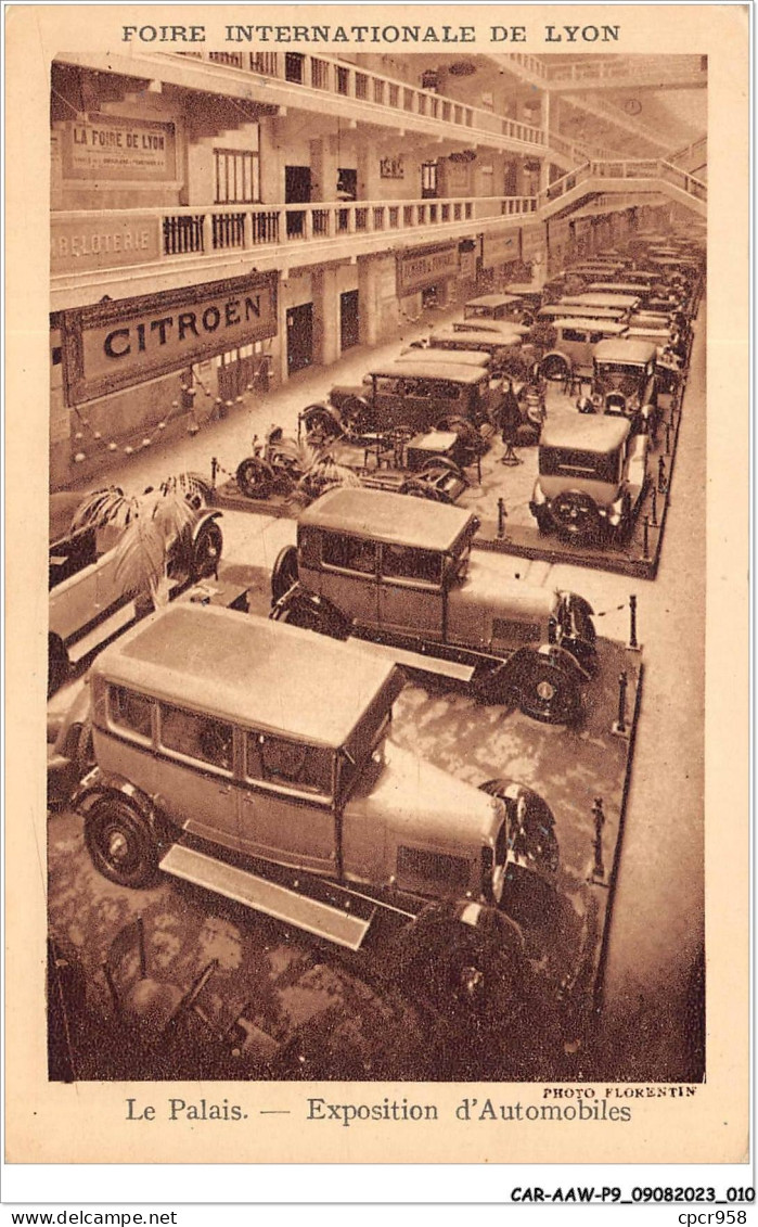 CAR-AAWP9-69-0657 - FOIRE INTERNATIONALE DE LYON - Le Palais - Exposition D'automobiles - Lyon 1