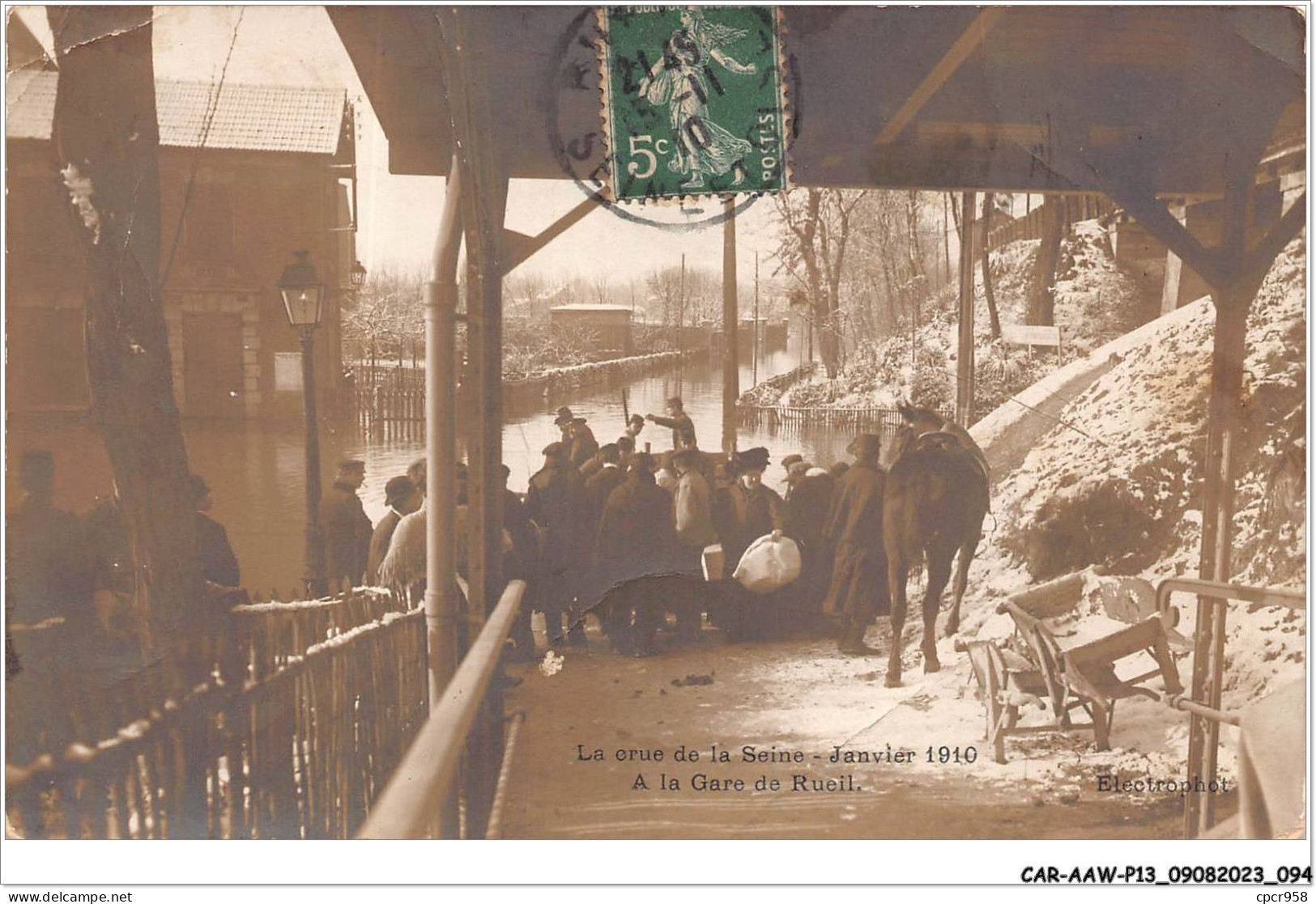 CAR-AAWP13-92-1037 - RUEIL - La Crue De La Seine - Janvier 1910 - A La Gare De Rueil - Rueil Malmaison