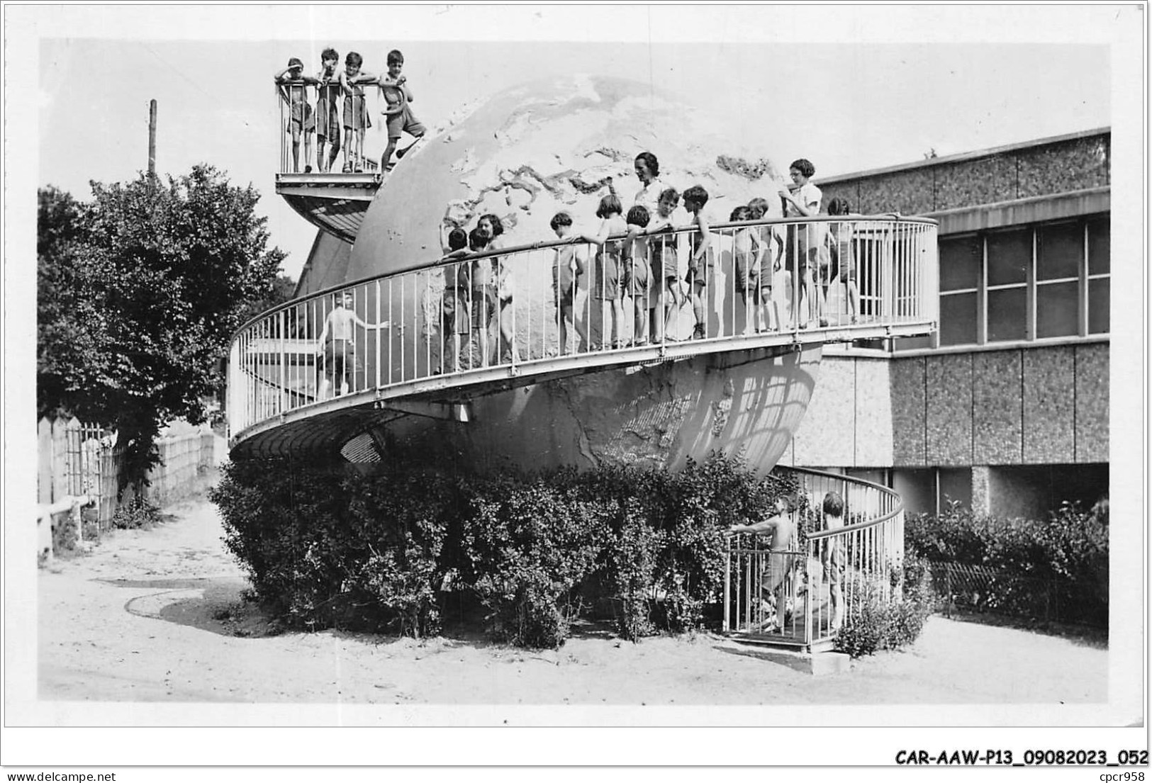 CAR-AAWP13-92-1016 - SURESNES - école De Plein Air Permanente - La Mappemonde - Suresnes